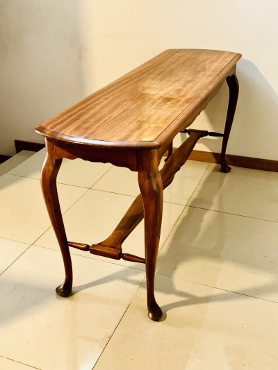 Mesa credenza de cedro blaco medidas , modelo 1960: 1.51x0.46x0.74H.