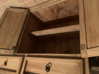 Alacena de madera con porta garrafon
