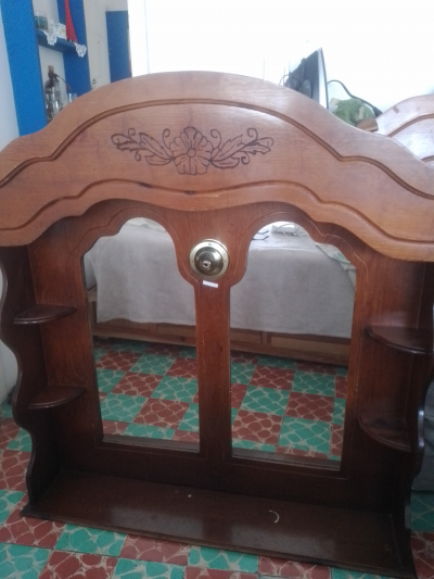 Cabecera de recámara con su mueble de espejo