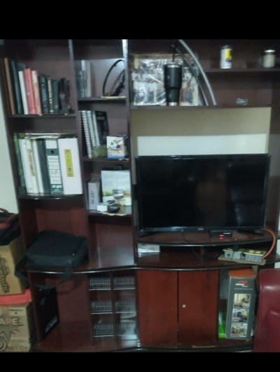Comedor de 4 sillas,sala de 3 plazas,camas,librero