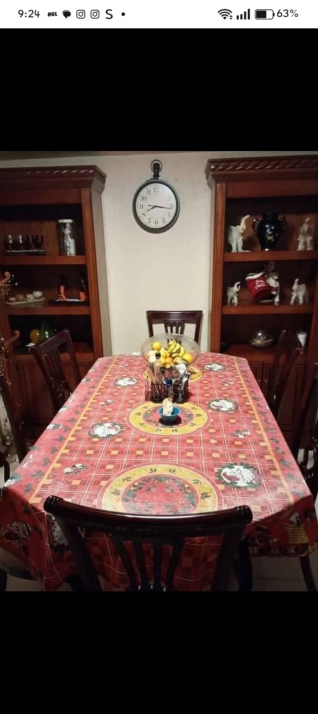 Comedor de 6 cillas y mueble para tele 