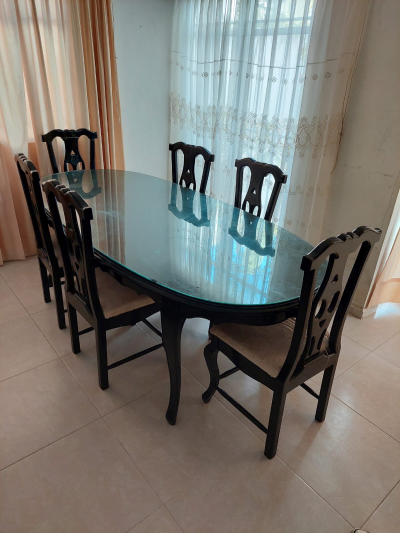 Comedor con 8 sillas y mueble comedor de caoba