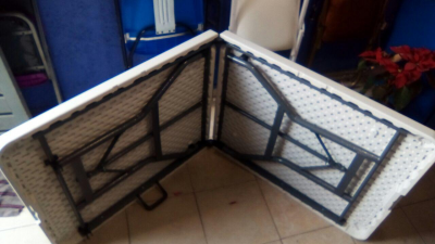MESA PLEGABLE DE PLASTICO TIPO PORTAFOLIO CLAVE  S/C