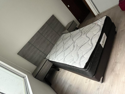 Recamara matrimonial con 2 buros cabecera y colchon ortopedico