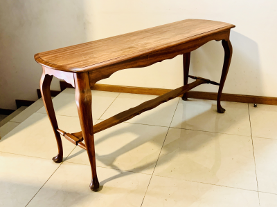 Mesa credenza de cedro blaco medidas , modelo 1960: 1.51x0.46x0.74H.