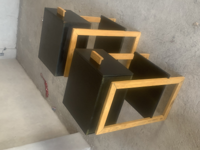 Se vende par de burós minimalistas 