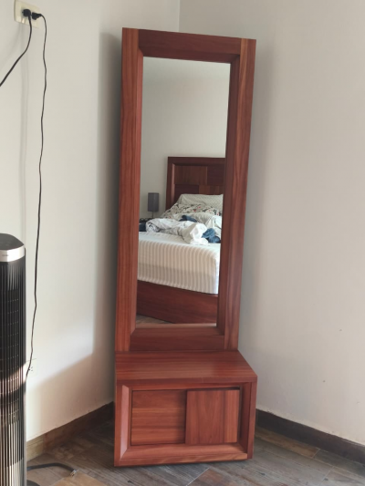 Espejo De Pie Simone Tzalam Placencia