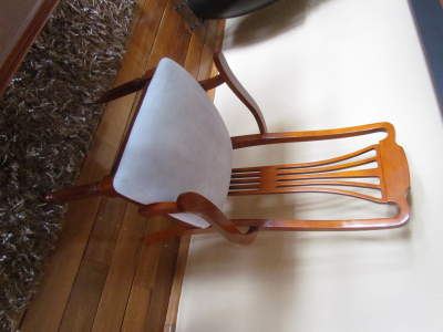 Comedor 6 sillas 2 sillones, vitrina y trinchador