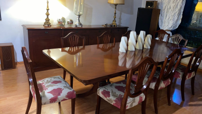 Comedor antiguo de 100 años 10 sillas y trinchador