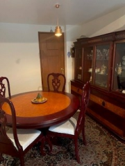 Comedor con 6 sillas, trinchador y vitrina