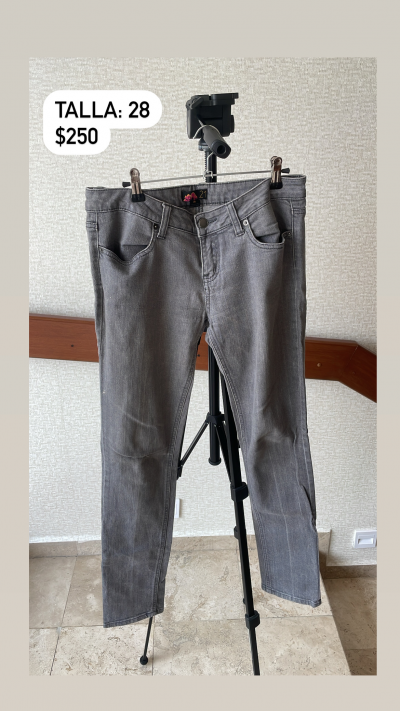 Pantalones y jeans de mujer talla chica y mediana 