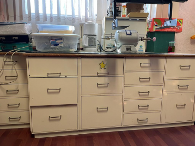 MUEBLES PARA CONSULTORIO DENTAL, MÉDICO O TIENDA