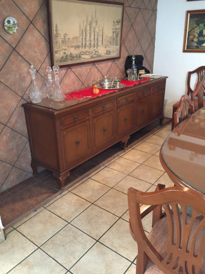 Comedor con 8 sillas y Trinchador