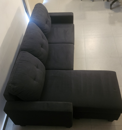 Kingshouse Sala Esquinera Modular 3 Plazas con Taburete de Madera | Tapizado tipo lino | Cojines con fundas removibles | Diseño moderno y elegante | Perfecta para sala o estancia  (Negro)