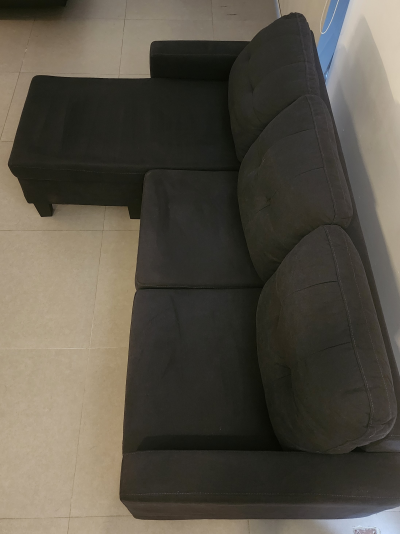 Kingshouse Sala Esquinera Modular 3 Plazas con Taburete de Madera | Tapizado tipo lino | Cojines con fundas removibles | Diseño moderno y elegante | Perfecta para sala o estancia  (Negro)
