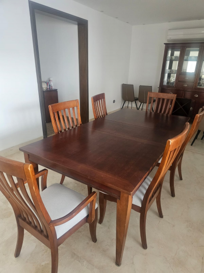 Comedor 6 sillas Madera Vitrina con luz