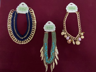 Lote de 700 collares nuevos