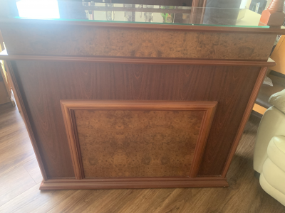 Cantina con bancos de lujo