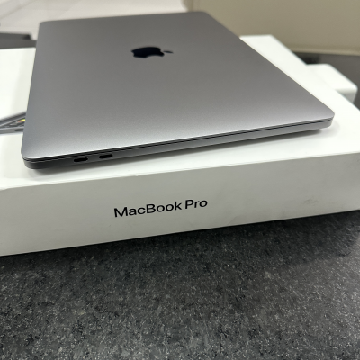 MacBook Pro 2020. Touch Bar. 256gb