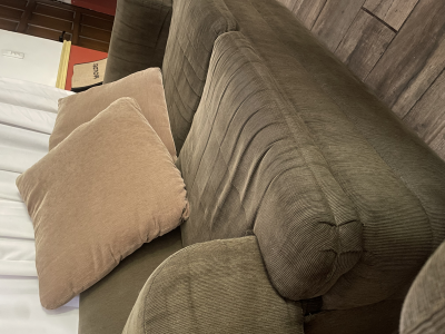 Sala, 2 gabinetes de cocina, estufa