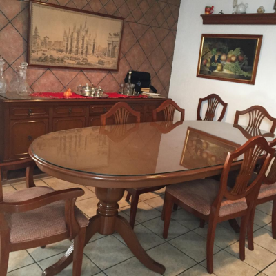 Comedor con 8 sillas y Trinchador