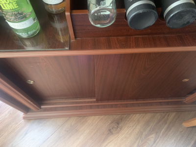 Cantina con bancos de lujo