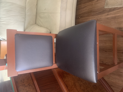 Cantina con bancos de lujo