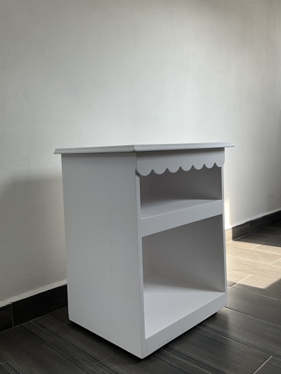 Buró blanco de MDF - restaurado y pintado