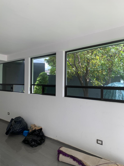 Puerta Herreria y 3 Ventanas de Aluminio