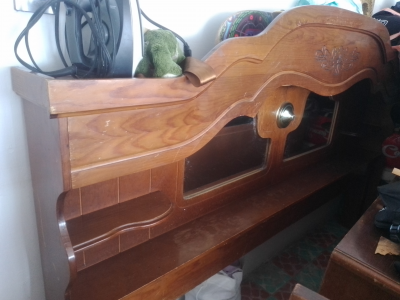 Cabecera de recámara con su mueble de espejo