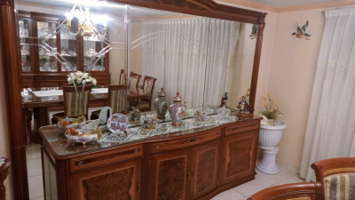 Comedor con 6 sillas y 2 sillones