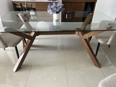 Comedor de cristal y nogal para 8 