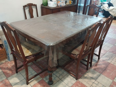 Comedor con trinchador y vitrina