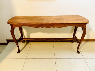 Mesa credenza de cedro blaco medidas , modelo 1960: 1.51x0.46x0.74H.