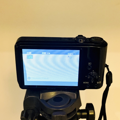 Camara digital, marca Sony, linea Cyber-shot, modelo DSC-H70.