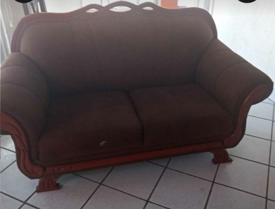 Juego de sala estilo Isabelino, consta de 3 sofás 3-2-1