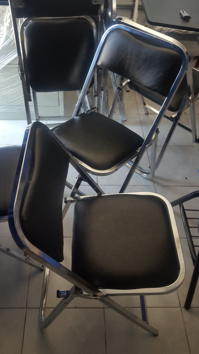 SILLA PLEGABLE PARA EVENTOS ACOJINADA