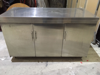 mesa de cocina acero inoxidable con insertos tipo panadera
