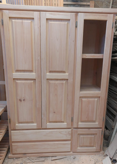 Ropero de madera 