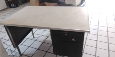 ESCRITORIO METALICO USADO 