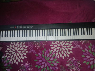 Piano electrónico de 88 teclas