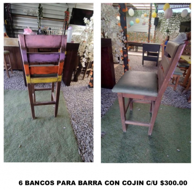 Mesa con cuatro sillas acojinadas de madera