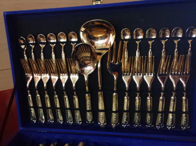 Elegante juego de cubiertos