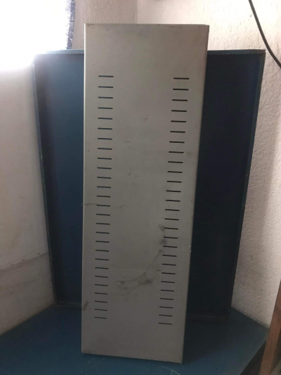 dos mostradores  y 7 anaqueles 