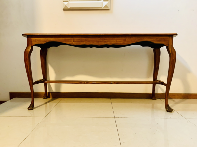 Mesa credenza de cedro blaco medidas , modelo 1960: 1.51x0.46x0.74H.