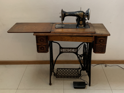 Maquina de coser marca singer modelo 15772 de Nov 20 de 1918 # de serie AC038507. 