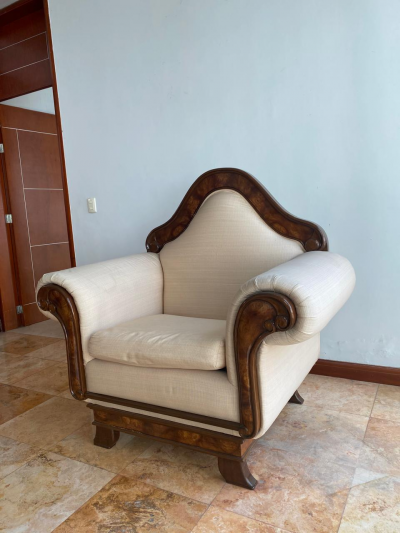 vendo sala, comedor, cristalero, bufetero, recamara y un espejo 
