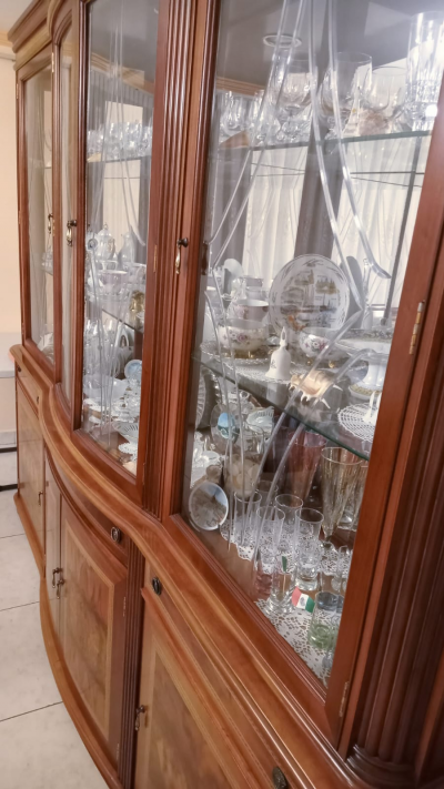 Comedor con 6 sillas y 2 sillones