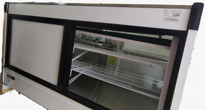 Vitrina de alumunio y vidrio 