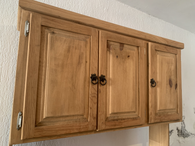 Alacena de madera con porta garrafon
